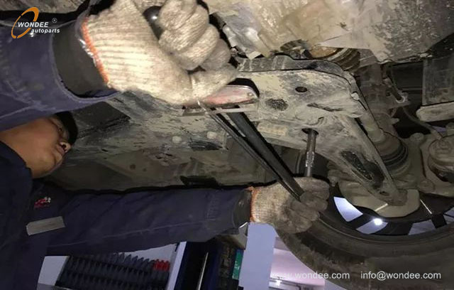 screws broken (1) مسامير مكسورة (1)