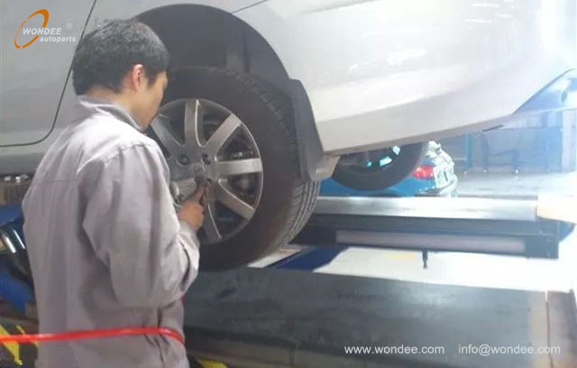 deviates (3) ينحرف (3)