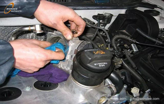 Throttle cleaning (3) تنظيف خنق (3)