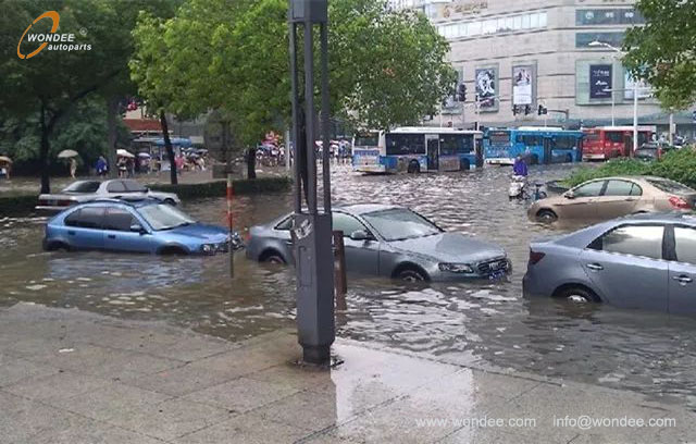 غمرت الفيضانات والمتوقف (2)