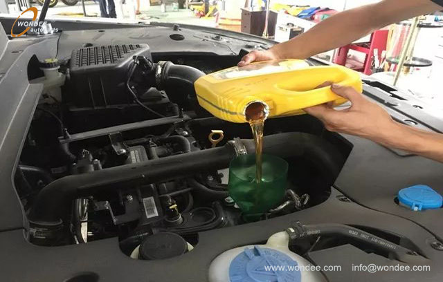 engine oil (4) زيت المحرك (4)