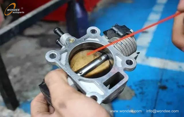 Throttle cleaning (4) تنظيف خنق (4)
