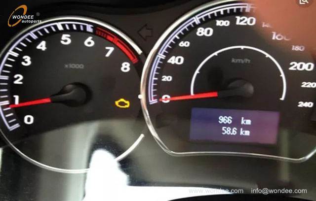 engine fault light (2) ضوء خطأ المحرك (2)