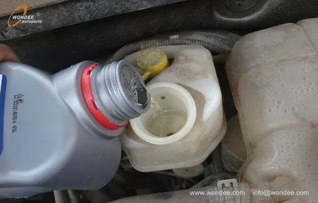 brake fluid (3) سائل الفرامل (3)
