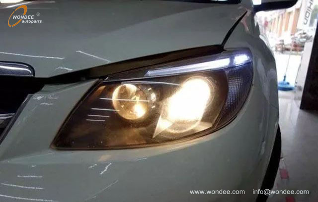 أضواء الفرامل وأضواء الحزمة المنخفضة (1)