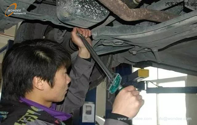 screws broken (3) مسامير مكسورة (3)