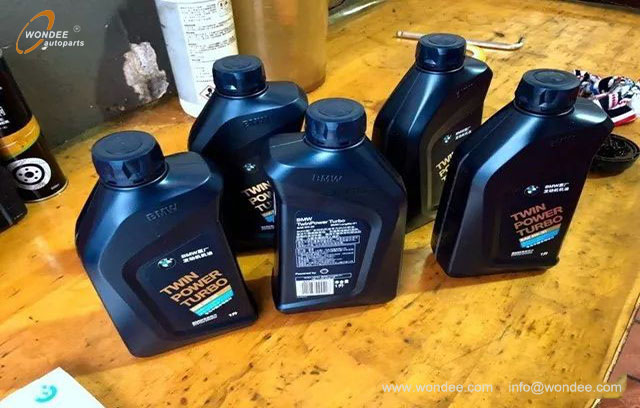 engine oil (3) زيت المحرك (3)
