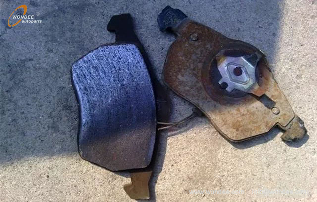 brake fluid (4) سائل الفرامل (4)