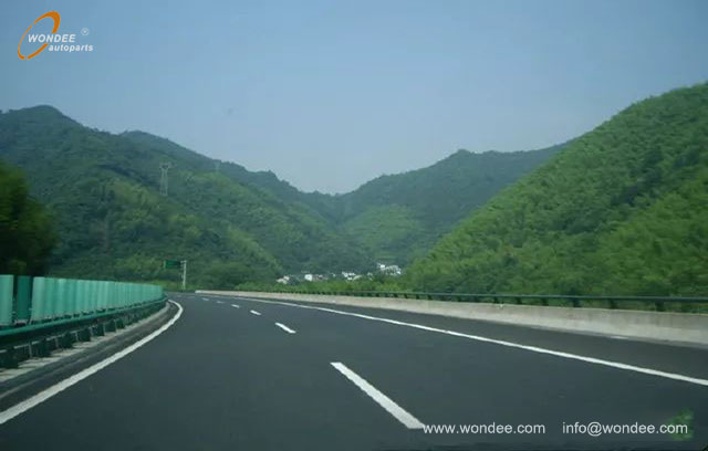 dangerous places on the highway (3) أماكن خطرة على الطريق السريع (3)