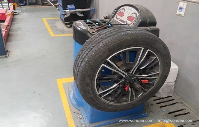 Tire replacement (4) استبدال الإطارات (4)