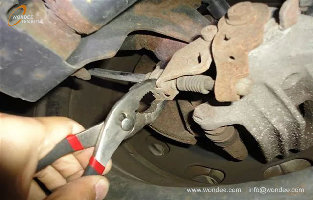 handbrake (4) فرملة اليد (4)