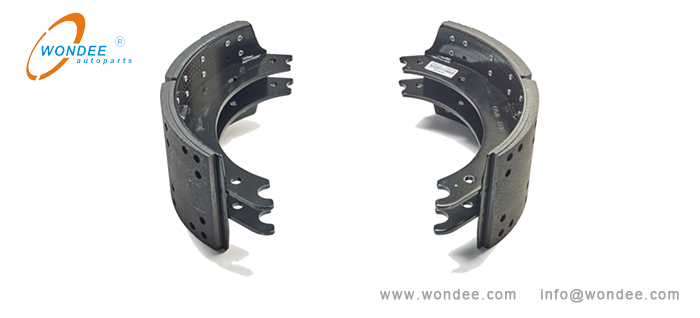 A brake shoe for semi trailers حذاء الفرامل لمقطورات نصف