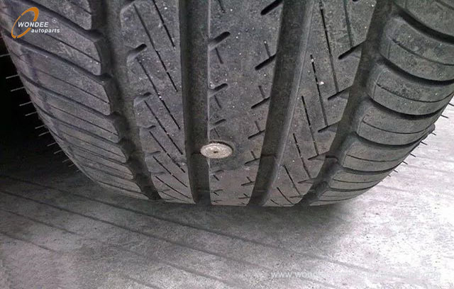 Flat tire (1) إطار مسطح (1)