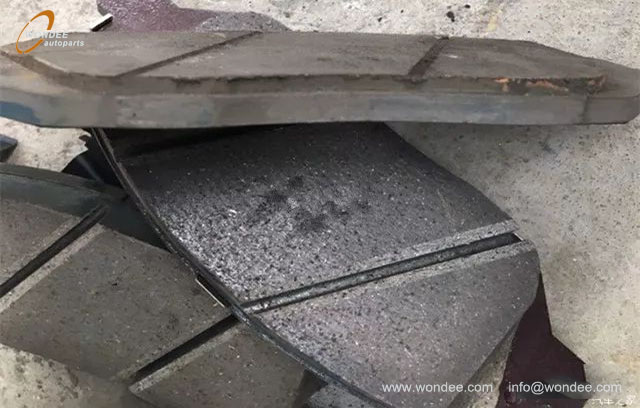 هل يجب تشغيل وسادات الفرامل الجديدة؟ لماذا أصبحت الفرامل ناعمة بعد تغيير وسادات الفرامل؟