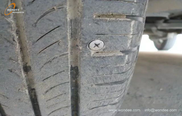Flat tire (4) إطار مسطح (4)